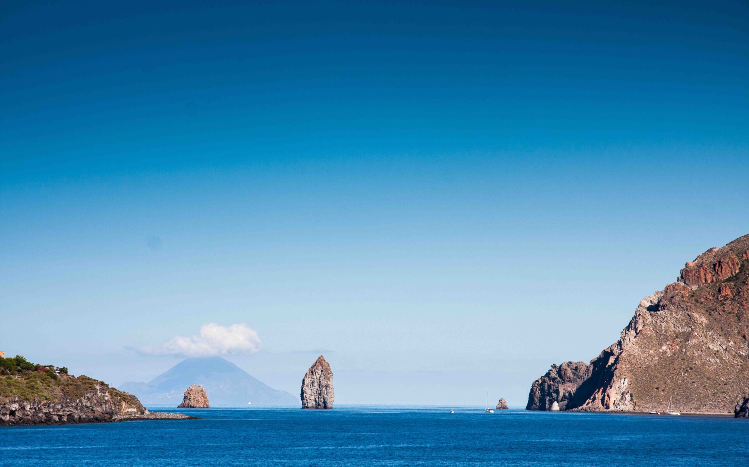 isole-eolie-lipari-salina.jpg